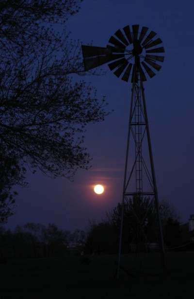 pflugerville_fullmoon.jpg